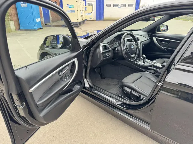 BMW 3 Serie 320i Corporate Lease Executive 2017 Benzine 11