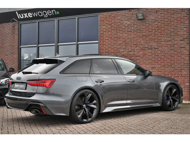 Audi RS6 Avant 4.0 TFSI quattro 2022 Benzine 32