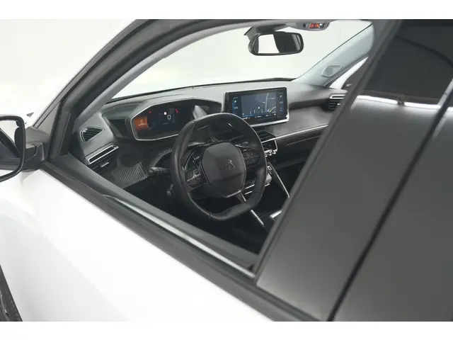 Peugeot 2008 PureTech 130 Allure 2020 Benzine 4