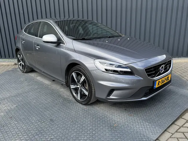 Volvo V40 1.5 T3 R-Design 2019 Benzine 13