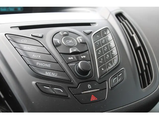 Ford Kuga 1.5 Trend Edition 2015 Benzine 29