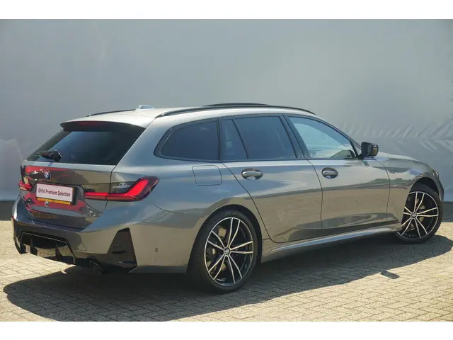 BMW 3 Serie Touring 320i 2024 Benzine 2