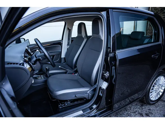 Volkswagen up! 1.0 high up! 2015 Benzine 4