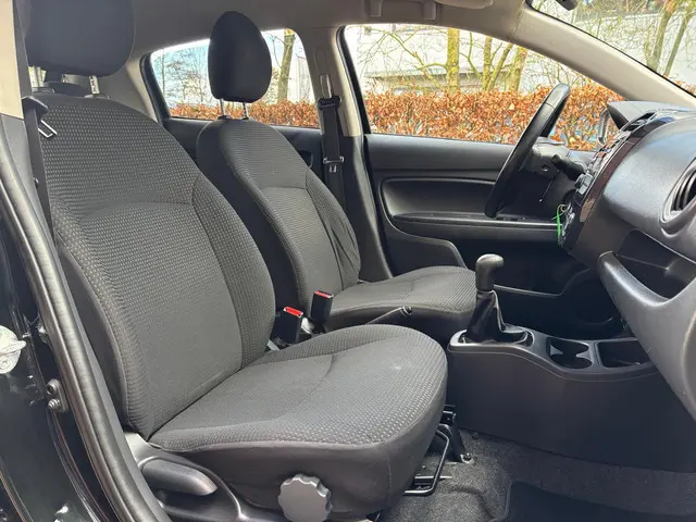 Mitsubishi Space Star 1.0 Bright 2015 Benzine 15