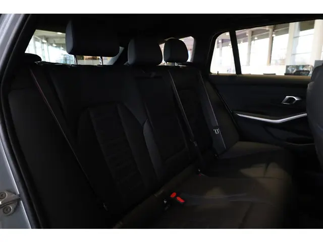 BMW 3 Serie Touring 320i 2025 Benzine 8