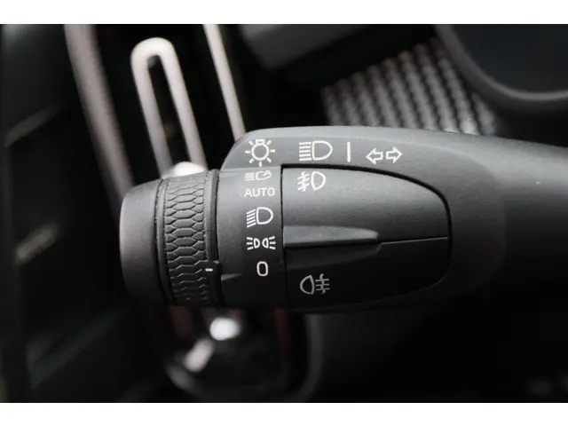 Volvo XC40 2.0 T4 AWD R-Design 2018 Benzine 38