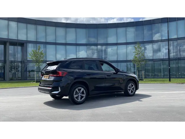 BMW X1 sDrive18i 2023 Benzine 4