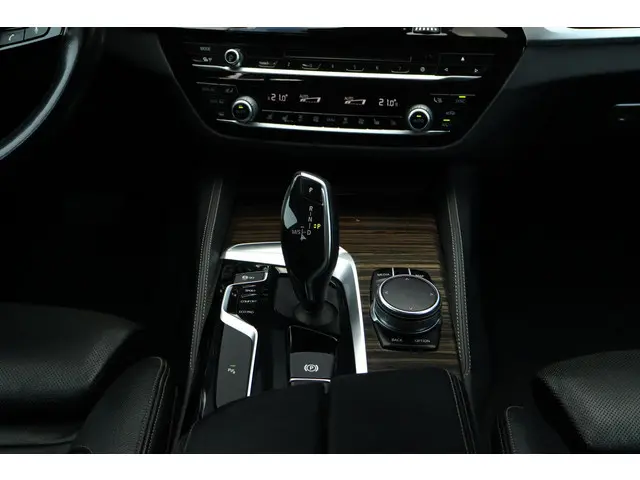 BMW 5 Serie 520d High Excecutive 2017 Benzine 34