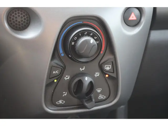Toyota Aygo 1.0 VVT-i x-play 2019 Benzine 15