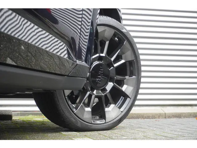 BMW XM 50e 2025 Hybride Benzine 9