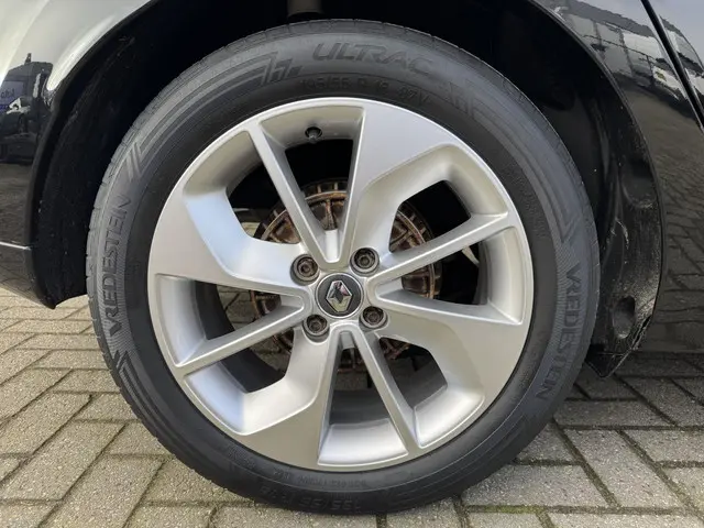 Renault Clio Estate 0.9 TCe Limited 2016 Benzine 44