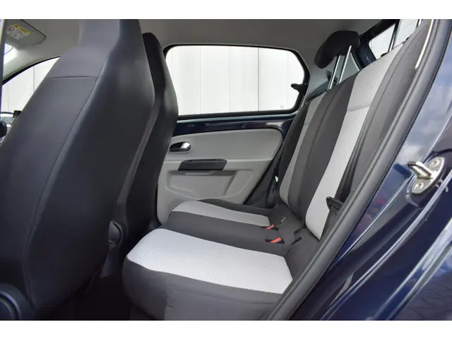 SEAT Mii 1.0 Style 5Drs Dynamic 2014 Benzine 8
