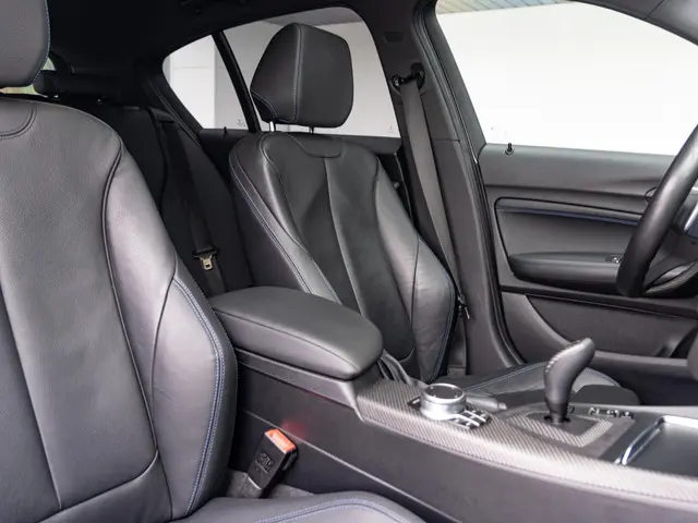 BMW 1 Serie M140i 2020 Benzine 4