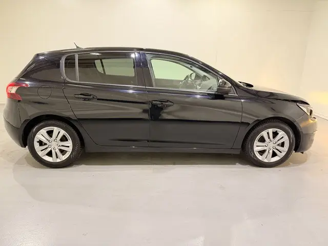 Peugeot 308 HB 1.2 Blue Lease Exe. Pano 2016 Benzine 28