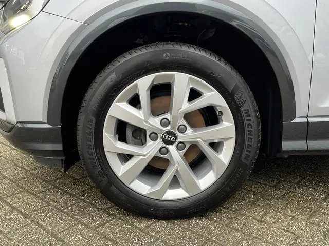 Audi Q2 30 TFSI Business Edition 2021 Benzine 44