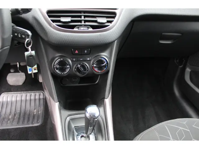 Peugeot 2008 1.2 PureTech Active automaat 2014 Benzine 14