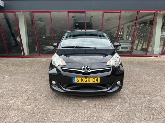 Toyota Verso-S 2