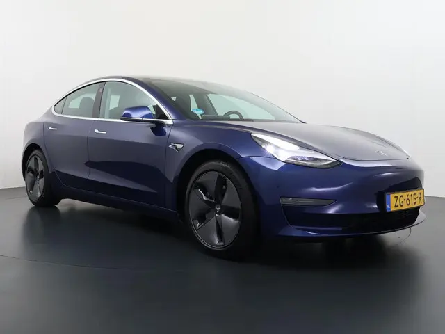 Tesla Model 3 2