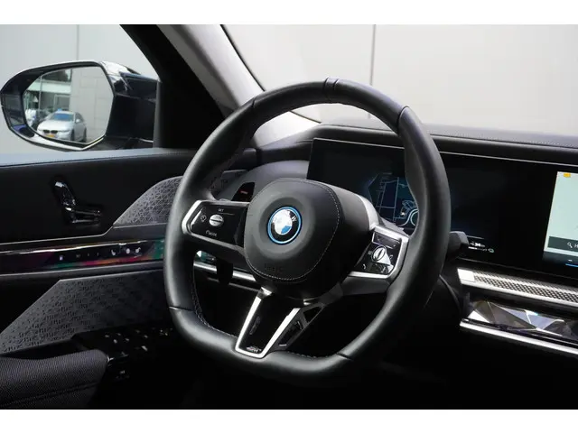 BMW 7 Serie M760e xDrive 2023 Hybride Benzine 33
