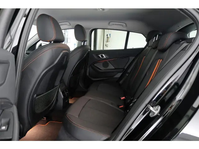 BMW 1 Serie 118i Executive Edition 2020 Benzine 4