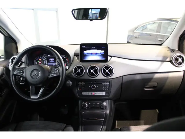 Mercedes-Benz B-Klasse 180 Ambition 2018 Benzine 30