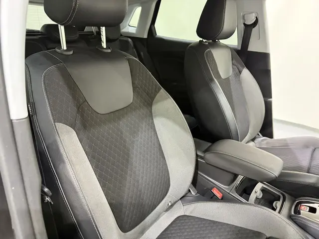 Opel Grandland X 1.2T Business Exe Automaat 2018 Benzine 32