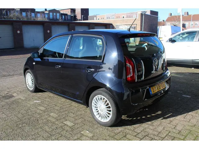 Volkswagen up! 1.0 high up! BlueMotion 2014 Benzine 4