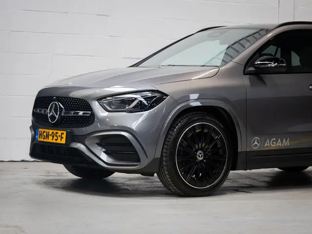 Mercedes-Benz GLA 180 Star Edition AMG Line 2025 Benzine 4