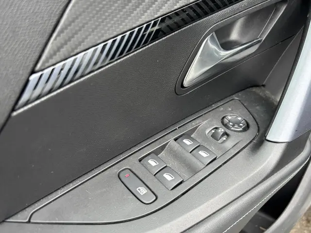 Peugeot e-2008 EV Allure 50 kWh 2020 Elektrisch 11