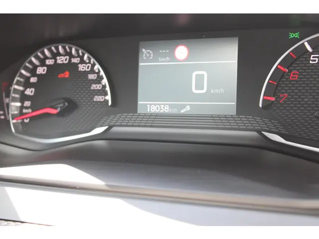 Peugeot 2008 1.2 PureTech Allure 2022 Benzine 14
