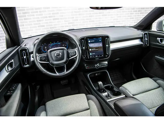 Volvo XC40 2.0 B4 Core 2023 Benzine 10