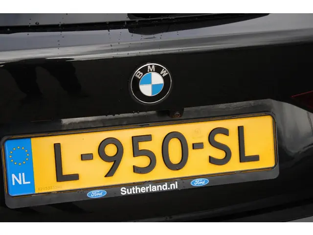 BMW 1 Serie 120i High Executive Edition 2021 Benzine 13