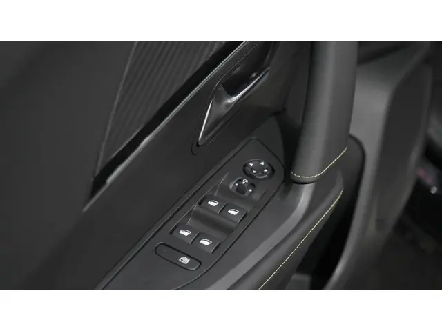 Peugeot 2008 PureTech 130 EAT8 GT 2024 Benzine 27