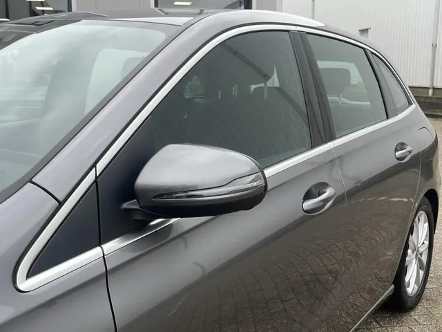 Mercedes-Benz B-Klasse 180 Launch Edition 2020 Benzine 46