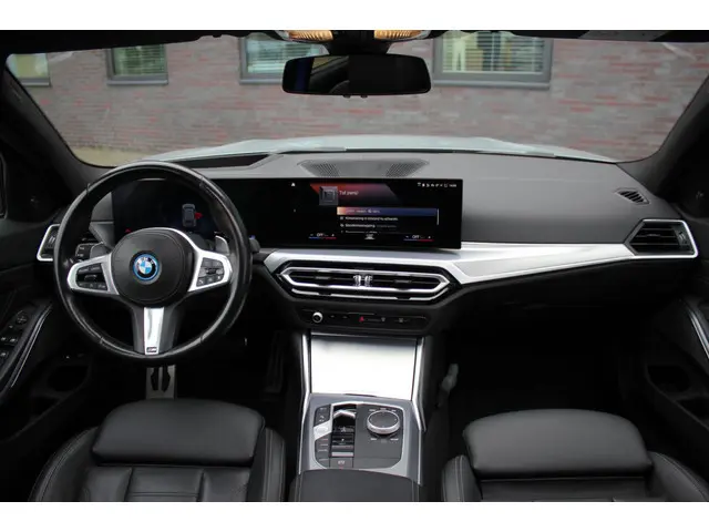 BMW 3 Serie Touring 320e 2023 Hybride Benzine 25