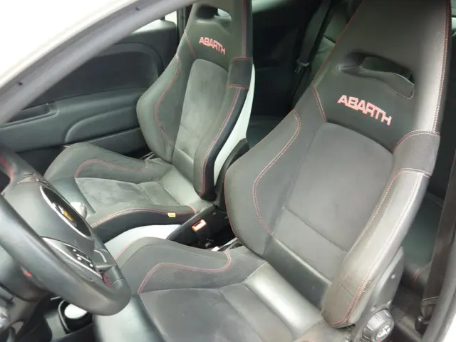 Fiat 500 1.4-16V Abarth 175hp,panoramadak,navi. 2012 Benzine 7