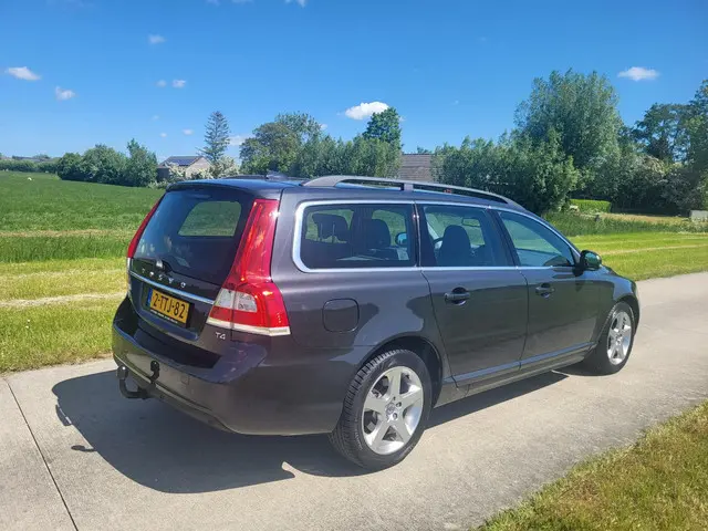 Volvo V70 1.6 T4 Nordic+ navi trekhaak 17"LMV 2014 Benzine 17