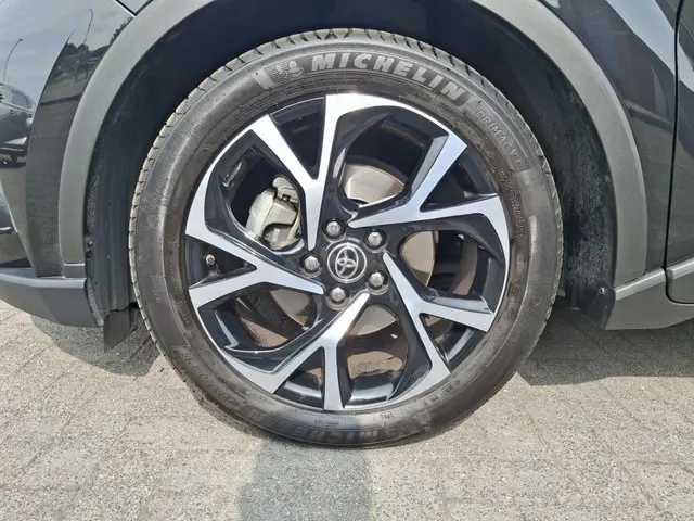 Toyota C-HR 1.8 Hybrid Dynamic 2022 Hybride Benzine 10