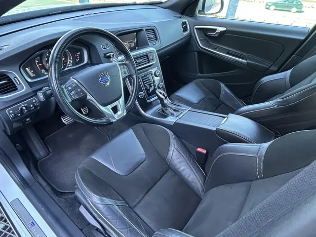Volvo V60 1.6 T3 R-Design 2014 Benzine 2