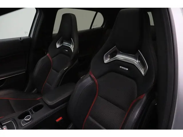 Mercedes-Benz GLA AMG 45 4Matic Edition 1 2014 Benzine 27