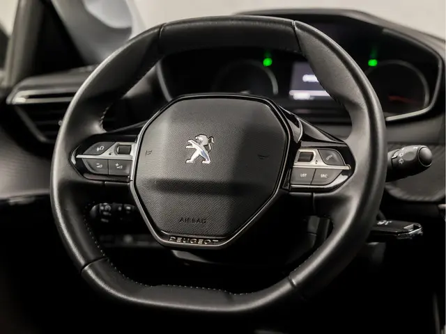 Peugeot 208 1.2 PureTech Sport 2021 Benzine 17
