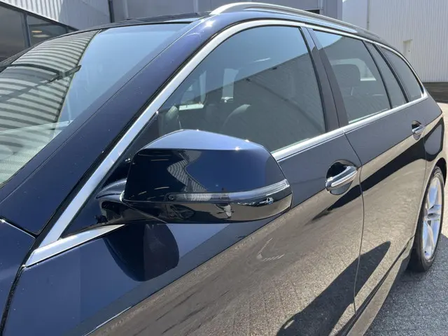 BMW 5 Serie Touring 520i High Executive 2015 Benzine 52