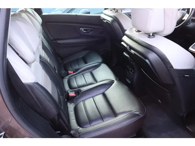 Renault Grand Scénic 1.6 dCi Initiale Paris 2018 Diesel 17