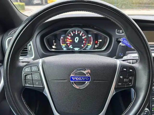 Volvo V40 2.5 T5 Summum 2013 Benzine 18