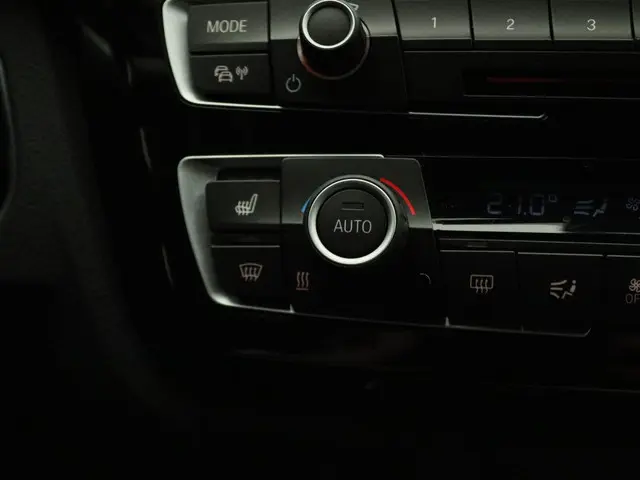 BMW 3 Serie Touring 318i 2019 Benzine 17