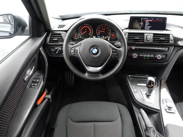 BMW 3 Serie 328i High Executive Aut- 2013 Benzine 6