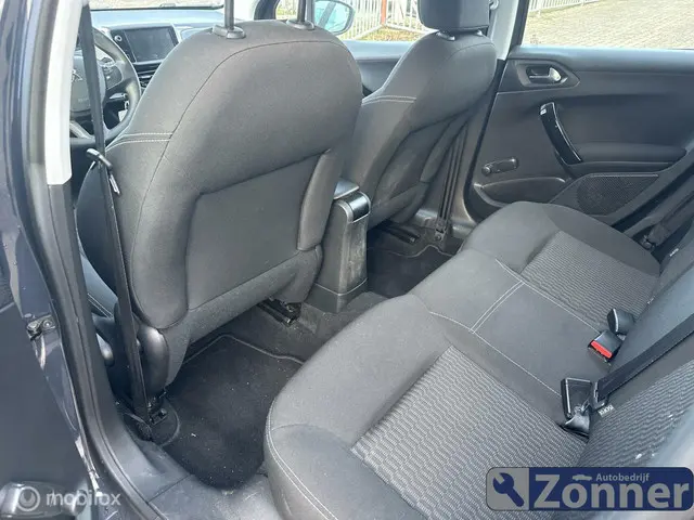 Peugeot 208 1.2 PureTech Allure 2016 Benzine 8