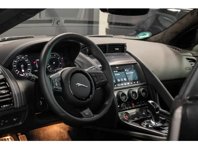 Jaguar F-Type P575 AWD R 75 2023 Benzine 21