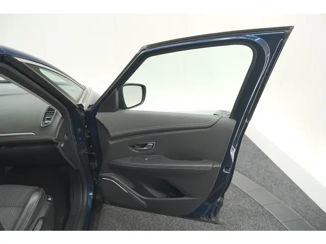 Renault Scénic TCe 140 EDC Bose 2021 Benzine 82