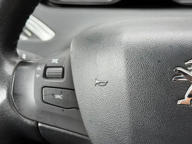 Peugeot 2008 1.2 PureTech Blue Lion 2016 Benzine 17